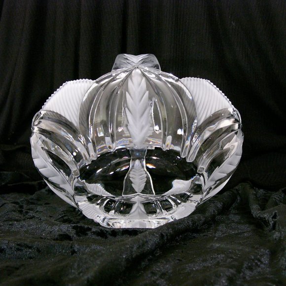 Crystal Glass Basket Scalloped Pointed Edges Etched Leaves 8.5 Inches High - Picture 5 of 5